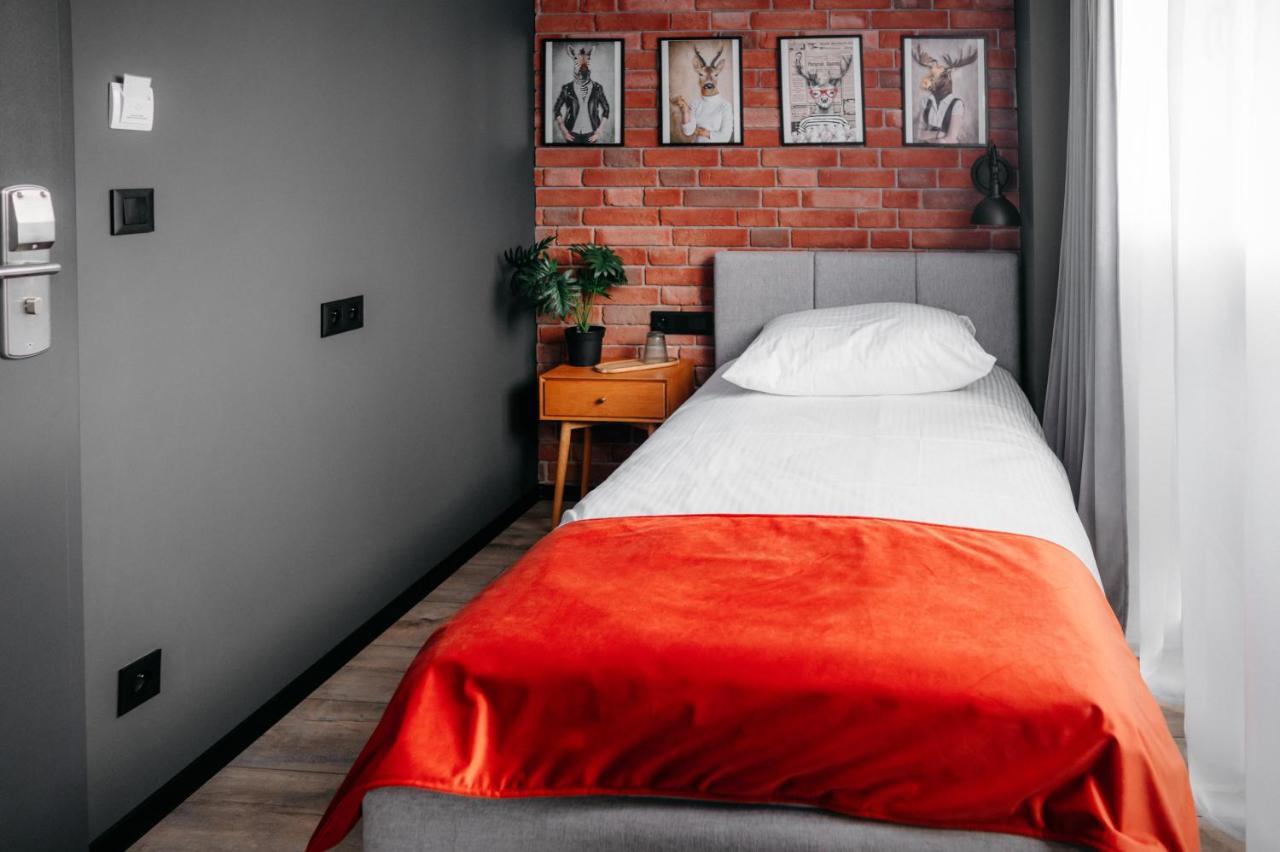 Sleep Well 1999 Hotel Tychy Buitenkant foto